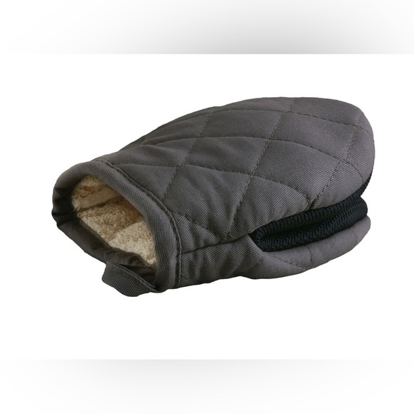 Other - New - Set (2) Classic Grabber Oven Mitt